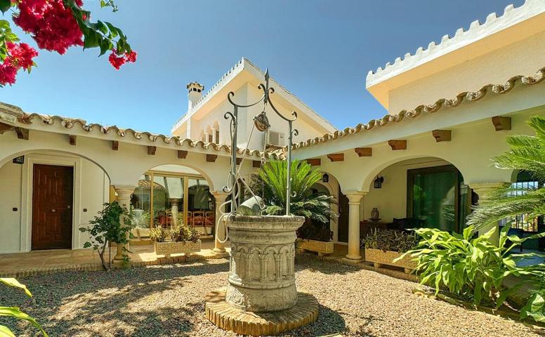 Casa En venta en El Rosario, Marbella photo 0