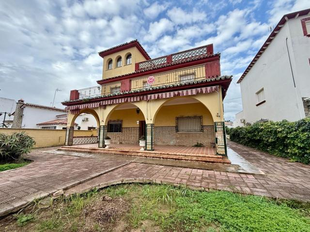 Unifamiliar En venta en Sanlúcar La Mayor, Sanlucar La Mayor photo 0