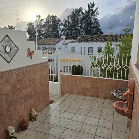 Unifamiliar Pareada En venta en Estepona, Estepona photo 0