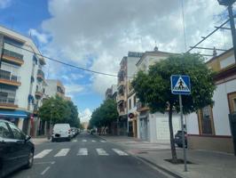 Unifamiliar Pareada En venta en Gran Plaza-Marqués De Pickman-Ramon Y C, Sevilla photo 0