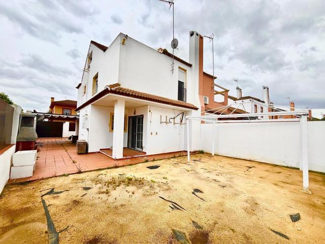 Unifamiliar Pareada En venta en Andalucia, Coria Del Rio photo 0
