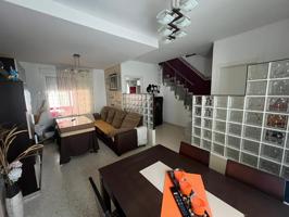 Unifamiliar Pareada En venta en Andalucia, La Algaba photo 0