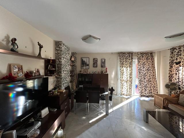 Unifamiliar Pareada En venta en Centro, Mairena Del Aljarafe photo 0