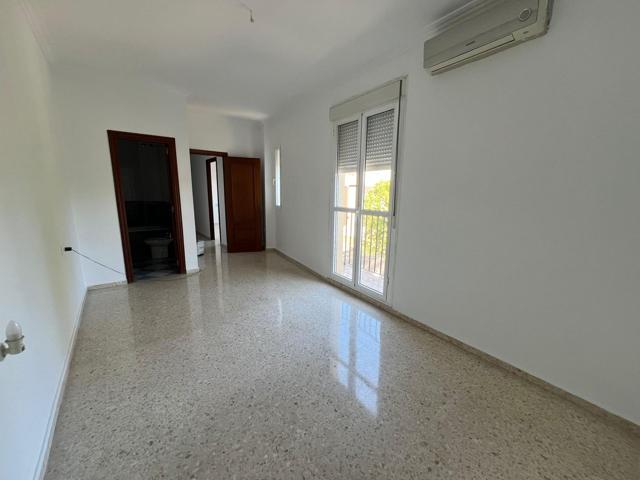 Piso En venta en Centro - Doña Mercedes, Dos Hermanas photo 0