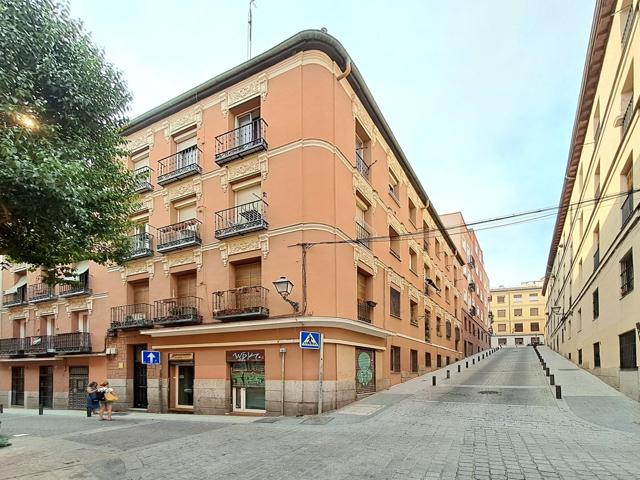 Piso En venta en Embajadores, Madrid photo 0