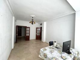Piso En venta en Los Remedios, Sevilla photo 0