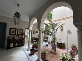 CREDIT HOME REAL ESTATE ofrece maravilloso CHALET UNIFAMILIAR EN PLENO CENTRO DE CARMONA. photo 0