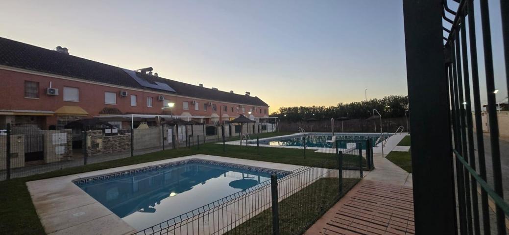 Unifamiliar Pareada En venta en Andalucia, Coria Del Rio photo 0