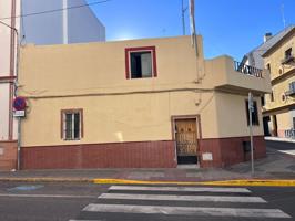 Unifamiliar Pareada En venta en Ambulatorio Viejo, Alcala De Guadaira photo 0