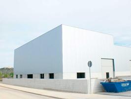 ¡Gran oportunidad de alquiler! Nave industrial esquinera en Ulldecona photo 0
