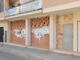 DISPONIBILIDAD INMEDIATA. Local Comercial de 192m², con 53m² de terrazas interiores en Ulldecona (Tarragona). photo 0