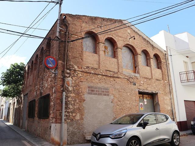 Casa de estilo modernista de 204m² en Ulldecona (Tarragona), compuesta por singulares elementos arquitectónicos. photo 0