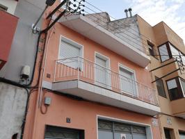 Casa unifamiliar con 3 habitaciones, garaje, golfa y terrado de mas de 300m² en Ulldecona (Tarragona). photo 0
