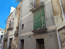 Casa de pueblo de 152m² en el casco antiguo, encastada en la antigua muralla medieval de Ulldecona (Tarragona). photo 0