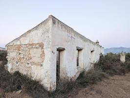 En la falda del Castell d’Ulldecona, Terreno rustico de secano de 38.321m² con dos casas de campo para reformar de 133m² en Partida Pantanet i Les Mol photo 0