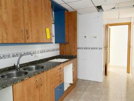 En venta amplio piso con balcon y tres habitaciones en Tortosa (Tarragona) photo 0