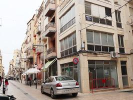 Edificio comercial con 3 locales independientes de 25m² aproximadamente en el centro de Ulldecona (Tarragona). photo 0