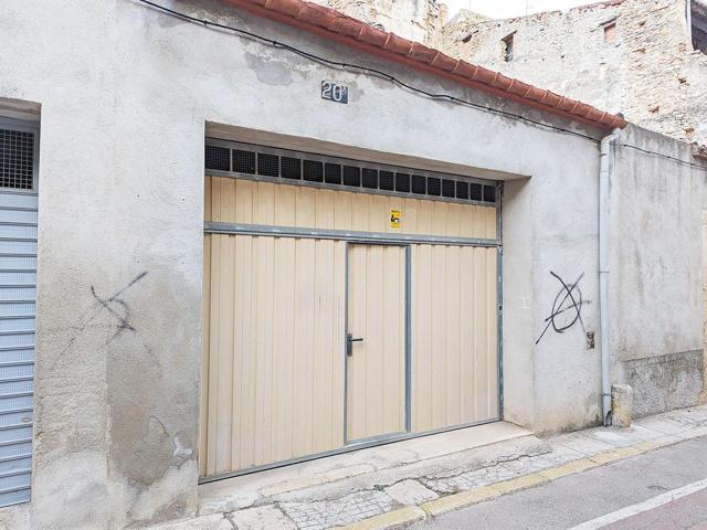 Este local ó almacén se encuentra ubicado en la planta baja de la calle Muntaner número 20, en la localidad de Ulldecona (Tarragona). photo 0