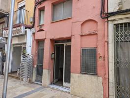Casa para reformar de 264m² en pleno centro de la población de Ulldecona (Tarragona). photo 0