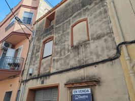 Casa de Pueblo típica de 247m² en Ulldecona (Tarragona), de tres plantas, con gran potencial. photo 0