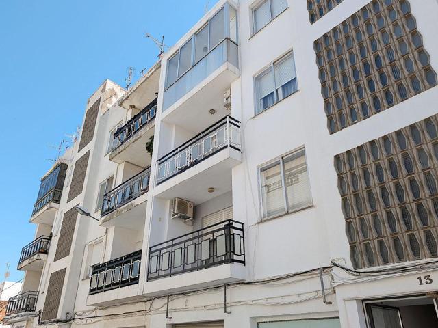Amplio piso de 93 m² con tres habitaciones y acceso a terraza comunitaria en La Sénia (Tarragona) photo 0