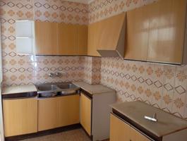 Espacioso piso de cinco habitaciones en Santa Bàrbara, Tarragona. photo 0