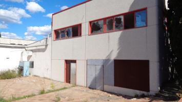 Nave Industrial en venta en Miravet de 2039 m2 photo 0
