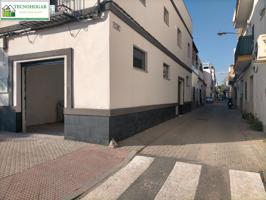 Gran local excelentemente situado y apto para grandes negocios photo 0