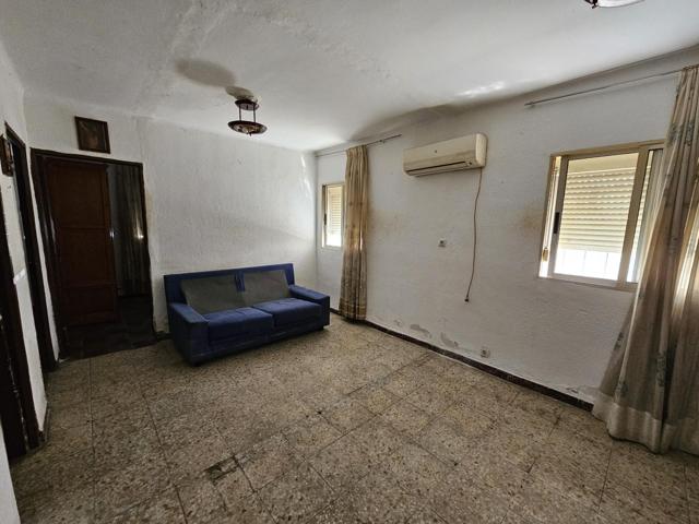 Piso en venta en Calle Cigüeña, Sevilla | Oportunidad para reformar photo 0