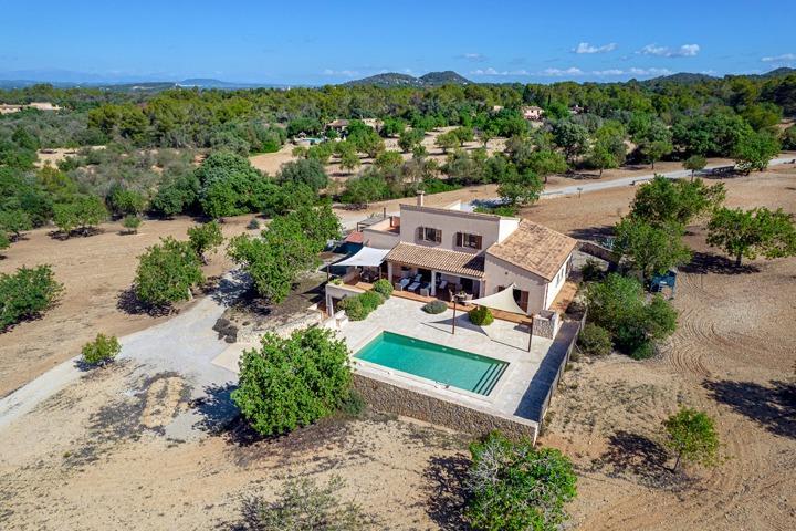 Encantadora vivienda unifamiliar con vistas despejadas a Cabrera y amplias comodidades photo 0