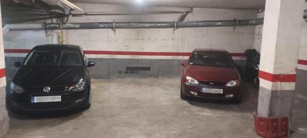 Plaza de Parking en alquiler en Plaça de la Virreina photo 0