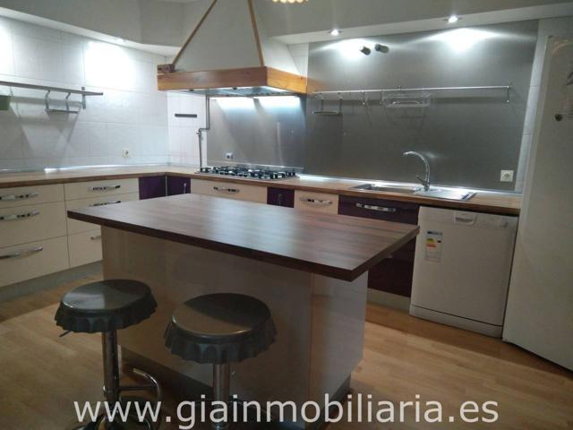 Adosado con jardín privado y piscina comunitaria. photo 0