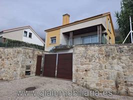 Chalet unifamiliar en venta en Oia (Santa María) photo 0