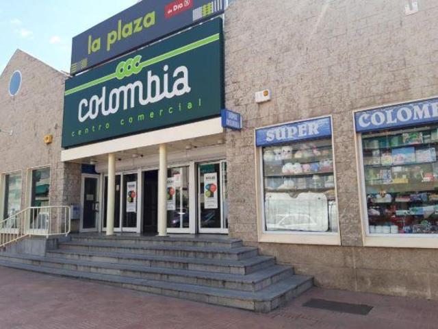 Local en venta en Madrid de 71 m2 photo 0