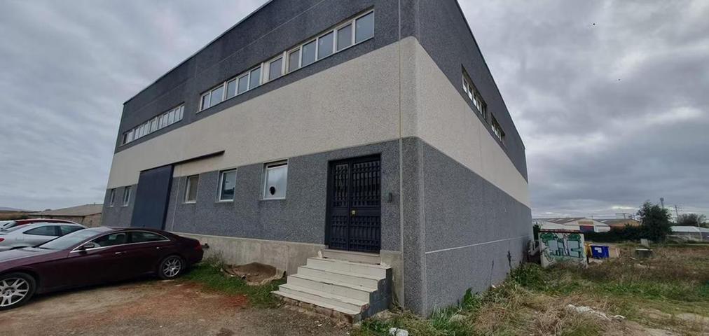 Nave Industrial en venta en Torrelaguna de 1450 m2 photo 0