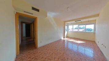 Piso en venta en Parla de 79 m2 photo 0