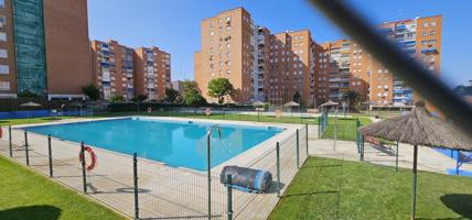 Piso muy luminoso con terraza, piscina y pista de tenis, futbol y baloncesto photo 0