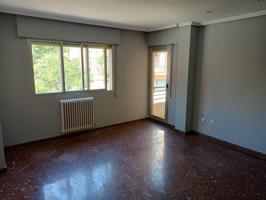 ¡PISO EXTERIOR EN ALQUILER EN MONSEN JOSE BOSQUED! photo 0