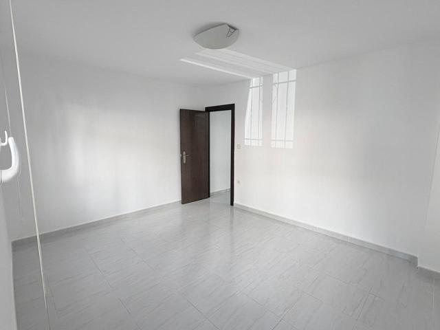 PISO A LA VENTA CON GARAJE EN CALLE TARAZONA CON VIA UNIVERSITAS photo 0