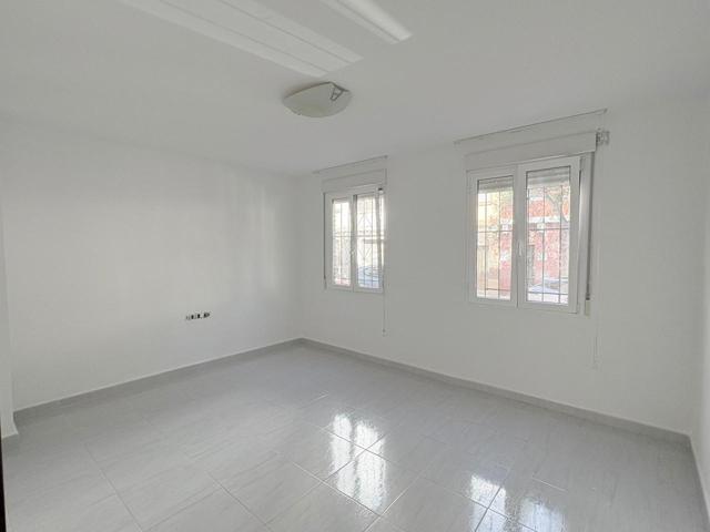 PISO A LA VENTA CON GARAJE EN CALLE TARAZONA CON VIA UNIVERSITAS photo 0