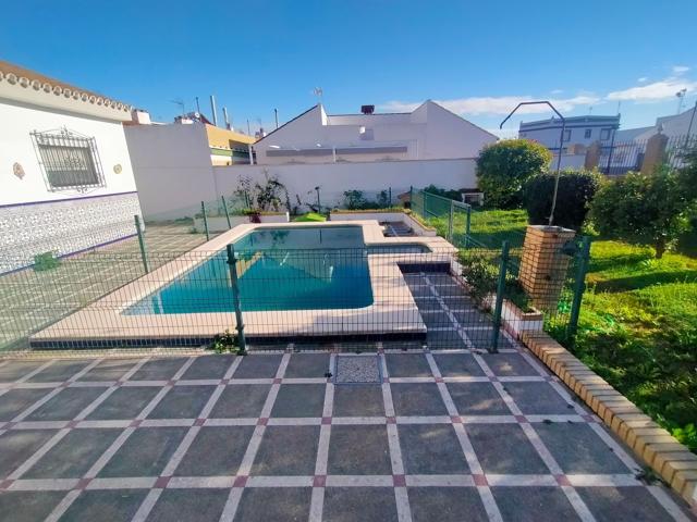 Casa En venta en Avenida Bormujos, 0, Zona Avda. Juan Diego, Bormujos photo 0