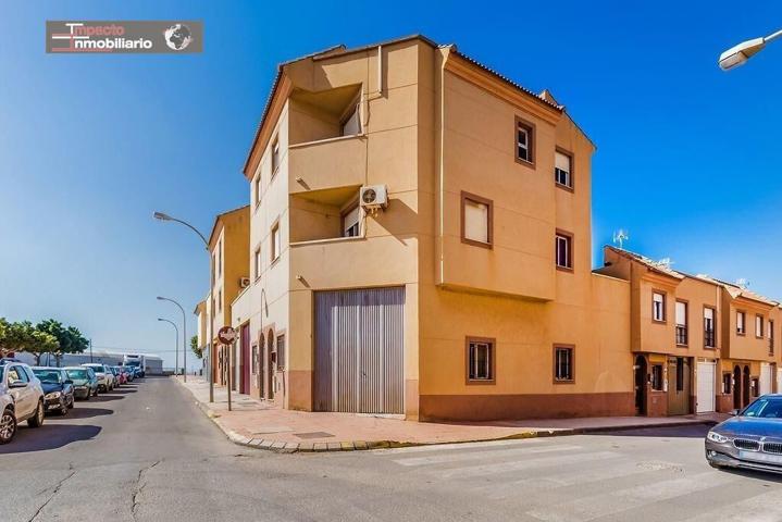 Chalet adosado en venta en las norias photo 0