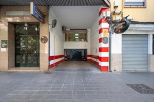 No de más vueltas y aparca en el centro. photo 0