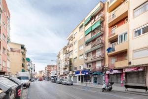 ¡Oportunidad en Avenida de Dílar! Piso luminoso y espacioso photo 0