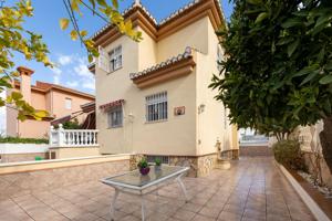 PRECIOSA CASA EN URBANIZACION PRIVADA photo 0