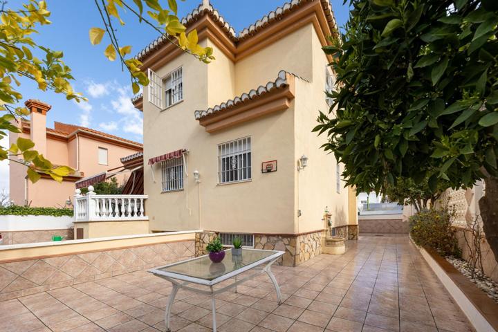 PRECIOSA CASA EN URBANIZACION PRIVADA photo 0
