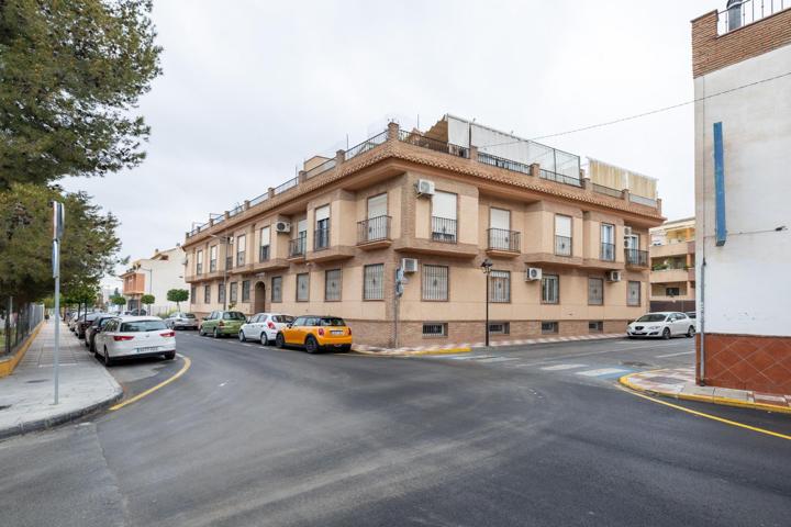 🏡 ¡Acogedor piso con garaje y trastero en Churriana de la Vega! photo 0