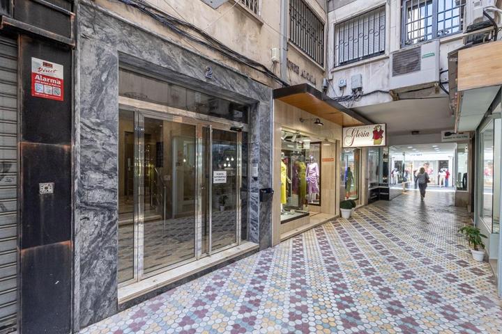 Un refugio de luz y diseño en pleno corazón histórico con plaza de garaje. photo 0