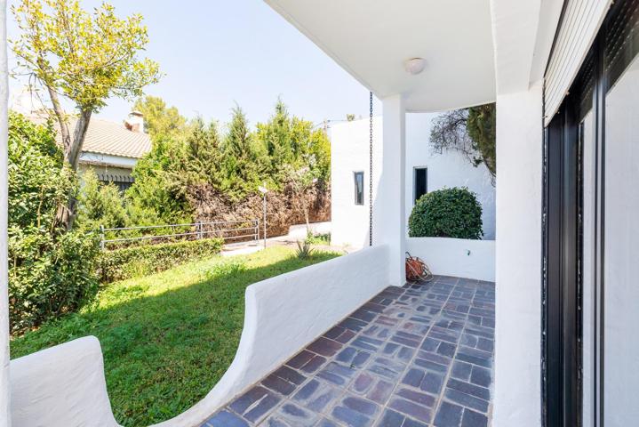 Exclusiva vivienda en El Serrallo con jardín, apartamento independiente y espectaculares vistas photo 0
