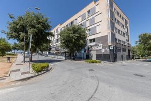 Piso de 2 dormitorios con garaje y trastero en la mejor zona de Alhendín photo 0